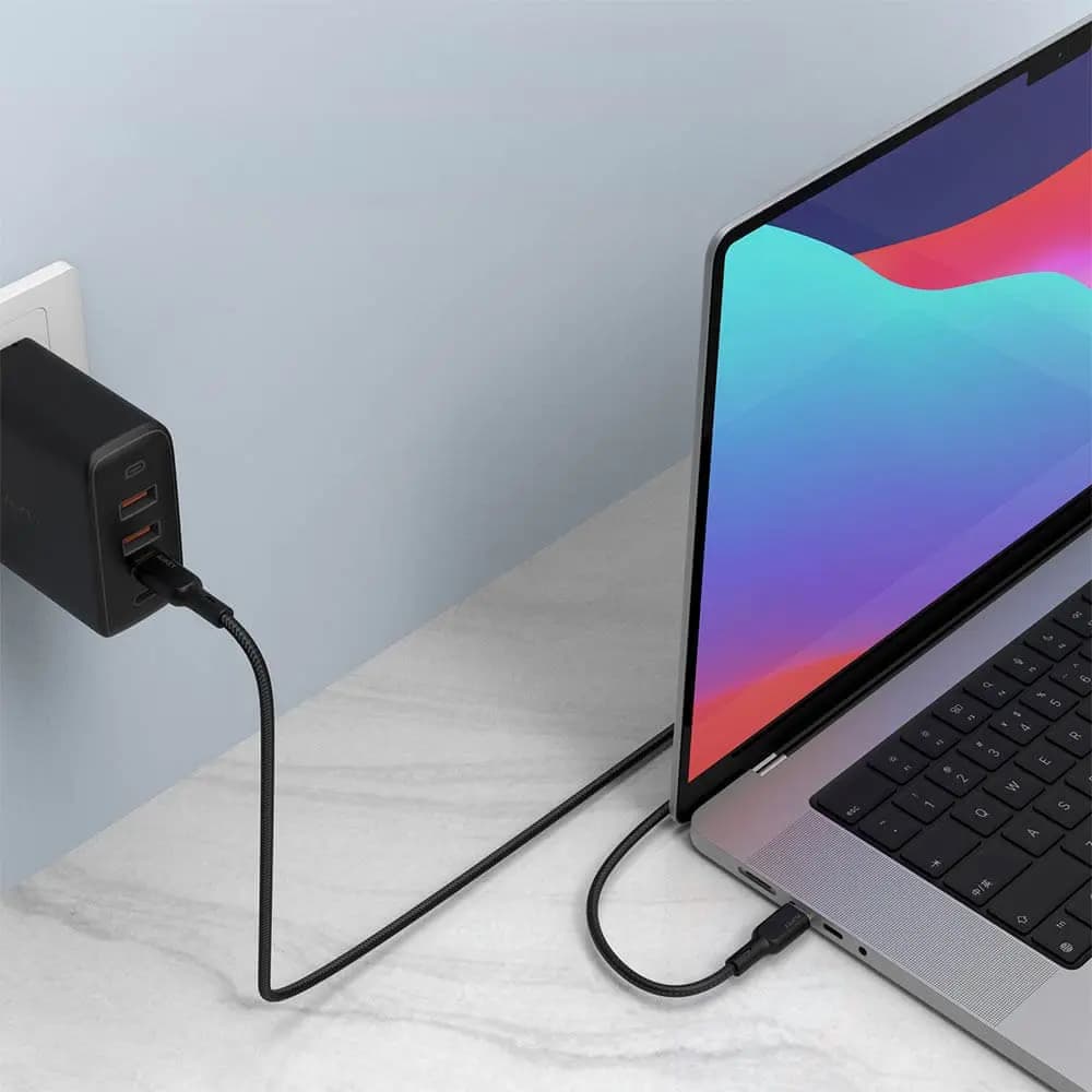 Câble Aukey USB-C vers USB-C 100W Power Delivery en nylon tressé (1.8m) - Noir